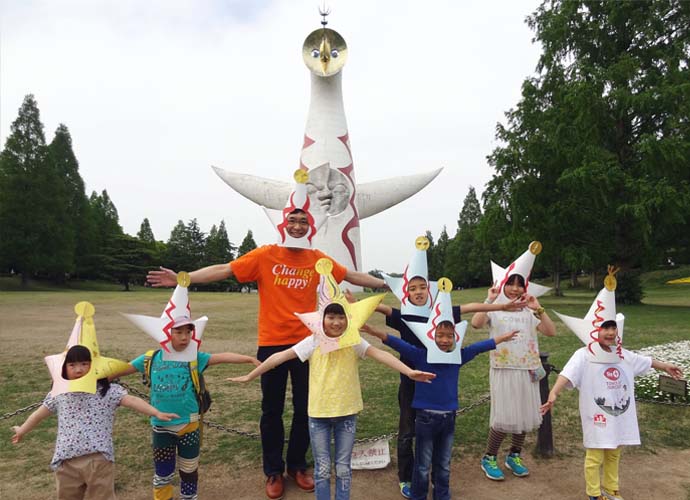 太陽の塔かぶりものでなりきったカブリモノ変心塾笑顔のアルバム写真